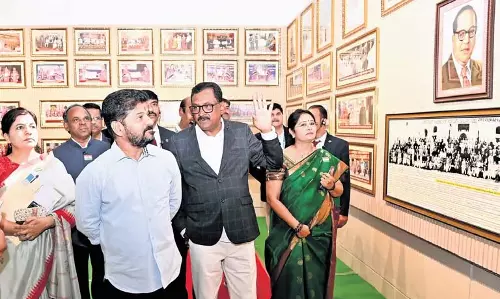 CM Revanth Reddy: केंद्र विश्वविद्यालयों पर नियंत्रण करने की साजिश कर रहा