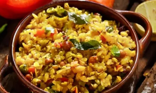 Sprouts Poha: नाश्ते में ट्राई करें स्वादिष्ट और अनोखी रेसिपी