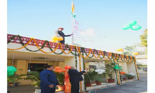 Jaipur : राजफैड प्रबंध निदेशक ने फहराया राष्ट्रीय ध्वज