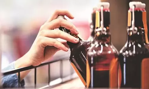शराब तस्कर महाकुंभ में पकड़ाया, क्राइम कुंडली निकाल रही पुलिस टीम