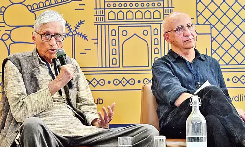 लेखक राजमोहन गांधी: आइये संविधान की रक्षा करें लेखक राजमोहन गांधी: आइये संविधान की रक्षा करें