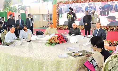 गणतंत्र दिवस समारोह की शाम राजभवन में चाय पार्टी का आयोजन किया