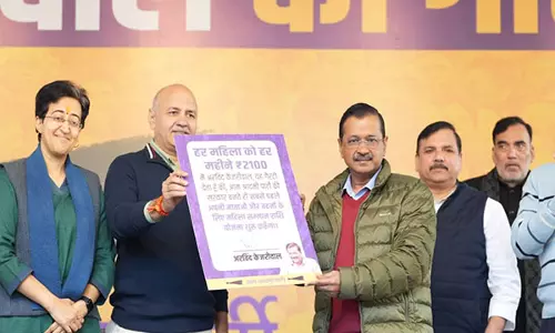 Kejriwal ने दिल्ली के लिए 15 गारंटियों का अनावरण किया, 5 साल के भीतर लागू करने का वादा किया Kejriwal ने दिल्ली के लिए 15 गारंटियों का अनावरण किया, 5 साल के भीतर लागू करने का वादा किया