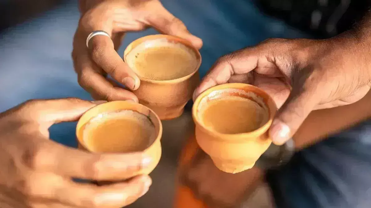 Prayagraj: बढ़ती श्रद्धालुओं की संख्या का असर चाय की चुस्की पर भी दिखाई दिया