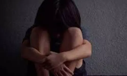 Bareilly: नाबालिग लड़की से दुष्कर्म करने की कोशिश , युवक को लोगो ने पीटा Bareilly: नाबालिग लड़की से दुष्कर्म करने की कोशिश , युवक को लोगो ने पीटा