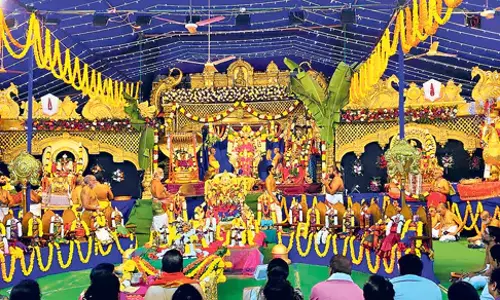 Telangana: भद्राचलम राम मंदिर में परंपरानुसार विश्वरूप सेवा धूमधाम से की गई
