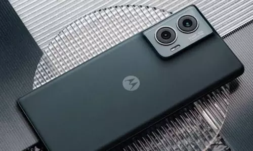 केवल 21499 रुपये में खरीद सकते हैं Motorola Edge 50 Fusion