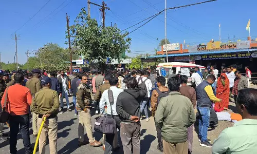 सड़क में सरेआम 4 हत्याएं, गांव में भारी फोर्स तैनात सड़क में सरेआम 4 हत्याएं, गांव में भारी फोर्स तैनात