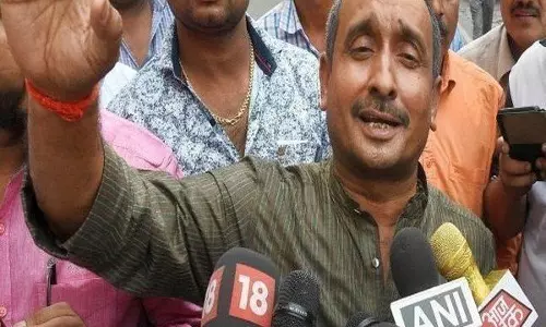 पूर्व BJP MLA सेंगर ने ऑपरेशन करने वाले डॉक्टर के उपलब्ध न होने पर आत्मसमर्पण किया