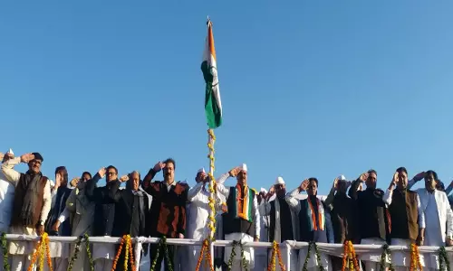 Jaipur: उपभोक्ता विवाद प्रतितोष आयोग में झंडा फहराया