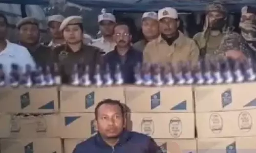 Assam : गणतंत्र दिवस पर संयुक्त अभियान में डूमडूमा में शराब जब्त