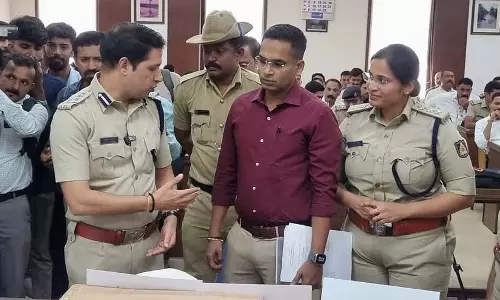 कोटेकर को-ऑपरेटिव सोसाइटी डकैती: Mangaluru पुलिस ने 18.3 किलो सोना बरामद किया कोटेकर को-ऑपरेटिव सोसाइटी डकैती: Mangaluru पुलिस ने 18.3 किलो सोना बरामद किया