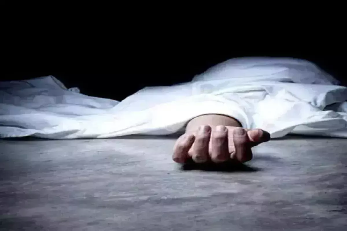 Raebareli: एम्स में इलाज के दौरान महिला की मौत, परिजनों ने लगाया लापरवाही का आरोप Raebareli: एम्स में इलाज के दौरान महिला की मौत, परिजनों ने लगाया लापरवाही का आरोप