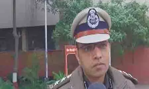 दिल्ली पुलिस ने Ghazipur में कार के अंदर मिले जले हुए शव के मामले में दो लोगों को गिरफ्तार किया
