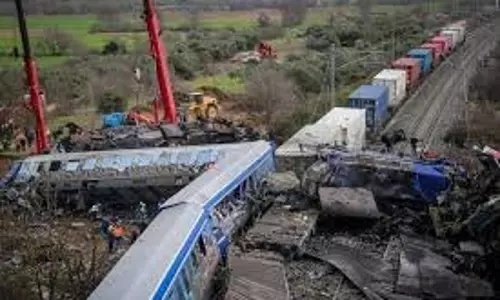 Greece: 2023 में होने वाली ट्रेन दुर्घटना को लेकर एथेंस में हज़ारों लोगों ने विरोध प्रदर्शन किया Greece: 2023 में होने वाली ट्रेन दुर्घटना को लेकर एथेंस में हज़ारों लोगों ने विरोध प्रदर्शन किया