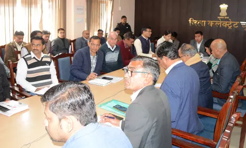 Churu: कलेक्टर ने बिजली, पानी व स्वच्छ भारत मिशन की कार्यकारी परिषद की बैठक Churu: कलेक्टर ने बिजली, पानी व स्वच्छ भारत मिशन की कार्यकारी परिषद की बैठक