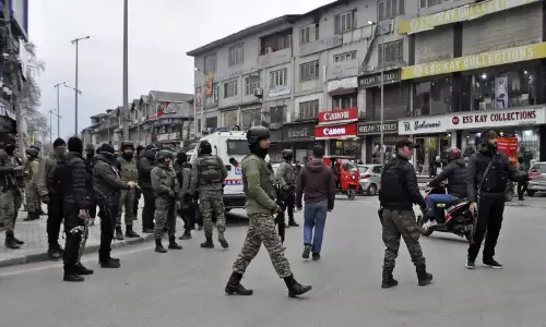 Jammu: गणतंत्र दिवस पर कश्मीर में सुरक्षा कड़ी की Jammu: गणतंत्र दिवस पर कश्मीर में सुरक्षा कड़ी की