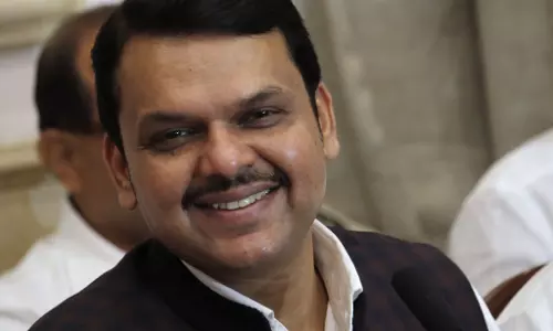 सैफ अली खान केस में कंफ्यूजन पैदा न करे मीडिया : देवेंद्र फडणवीस सैफ अली खान केस में कंफ्यूजन पैदा न करे मीडिया : देवेंद्र फडणवीस