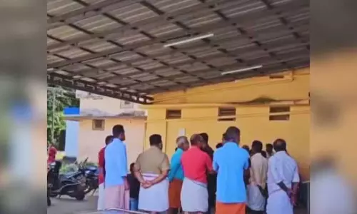 Kerala : पलक्कड़ में जमानत पर छूटे व्यक्ति ने महिला और बेटे की हत्या की