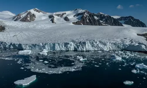समुद्र Antarctica को कैसे पिघला रहा है? समुद्र Antarctica को कैसे पिघला रहा है?