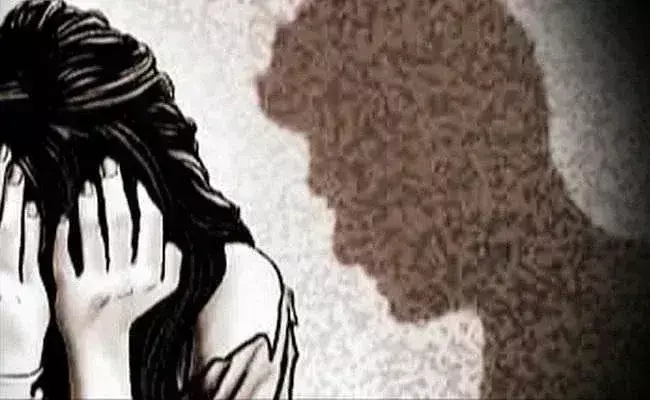 Latehar: दुष्कर्म के आरोपी को उम्रकैद, 5 लाख का जुर्माना Latehar: दुष्कर्म के आरोपी को उम्रकैद, 5 लाख का जुर्माना