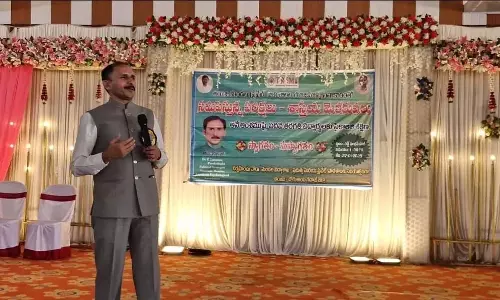 Dr. Laxman ने आइजा में प्रेरक सत्र के साथ 10वीं कक्षा के छात्रों को प्रेरित किया Dr. Laxman ने आइजा में प्रेरक सत्र के साथ 10वीं कक्षा के छात्रों को प्रेरित किया