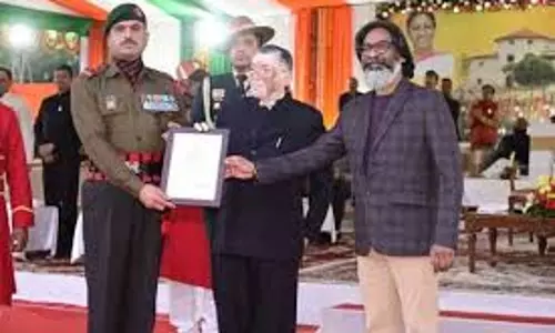 Ranchi: राजभवन में एट होम कार्यक्रम में हुआ मनमोहक बैंड डिस्प्ले, सीएम हेमंत शामिल
