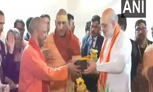 गृह मंत्री अमित शाह ने Prayagraj में स्वामी अवधेशानंद गिरि से उनके आश्रम में मुलाकात की