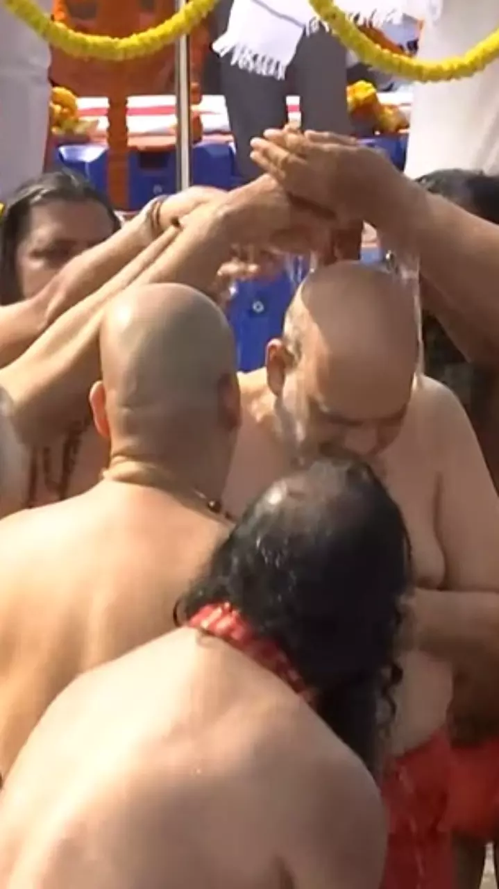 केंद्रीय गृह मंत्री अमित शाह: पवित्र डुबकी लगाने प्रयागराज पहुंचे