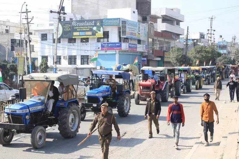 Haryana : गणतंत्र दिवस पर किसानों ने निकाला विरोध मार्च