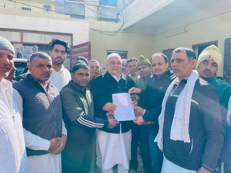 BJP ने वोट लेकर कौशल रोजगार निगम कर्मियों को धोखा दिया BJP ने वोट लेकर कौशल रोजगार निगम कर्मियों को धोखा दिया