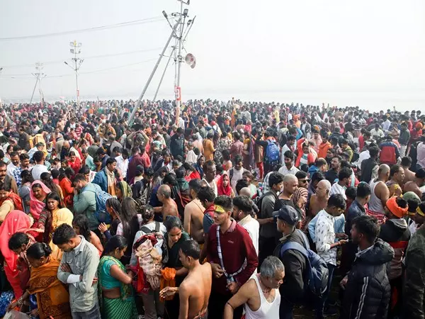 MahaKumbh: 27 जनवरी को त्रिवेणी संगम पर 15 मिलियन से अधिक श्रद्धालुओं ने पवित्र डुबकी लगाई MahaKumbh: 27 जनवरी को त्रिवेणी संगम पर 15 मिलियन से अधिक श्रद्धालुओं ने पवित्र डुबकी लगाई