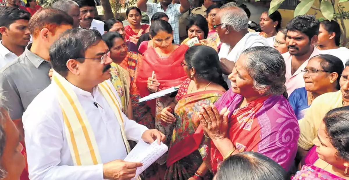 Andhra: मंत्री नाडेंडला ने जनसमस्याओं के समाधान के लिए पदयात्रा शुरू की