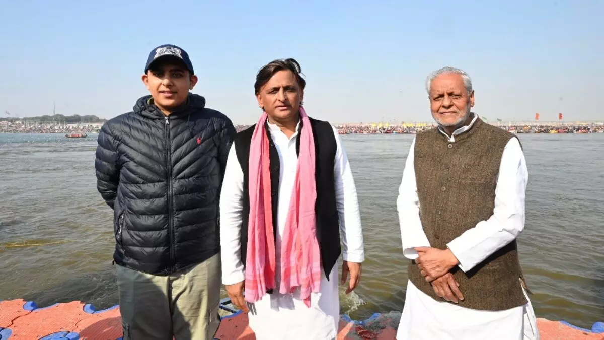 Prayagraj: महाकुंभ में श्रद्धालुओं को लाने और ले जाने के लिए बस सेवा शुरू की जानी चाहिए: अखिलेश यादव