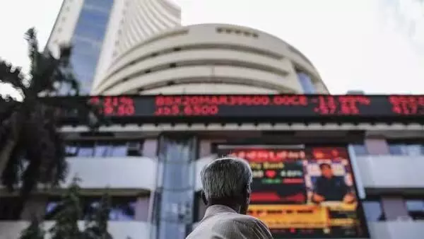 Stock Market Today: सेंसेक्स 300 अंक ऊपर, निफ्टी 50 22,900 के करीब पहुंचा