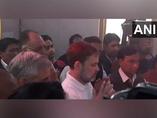 दिल्ली विधानसभा चुनाव: Rahul Gandhi ने वाल्मीकि मंदिर में पूजा-अर्चना की दिल्ली विधानसभा चुनाव: Rahul Gandhi ने वाल्मीकि मंदिर में पूजा-अर्चना की