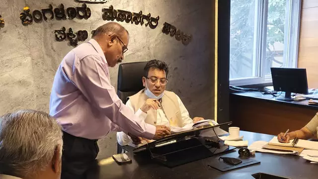 Karnataka: अनधिकृत विज्ञापन लगाने वालों के खिलाफ एफआईआर दर्ज करे Karnataka: अनधिकृत विज्ञापन लगाने वालों के खिलाफ एफआईआर दर्ज करे