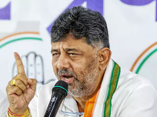 आने वाले दिनों में कन्नड़ ध्वज फहराना अनिवार्य कर देंगे: DK Shivakumar