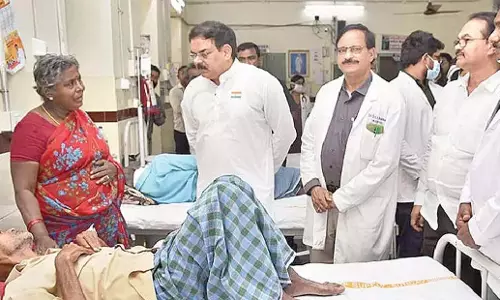 मंत्री ने अग्नि दुर्घटना पीड़ितों को सांत्वना दी