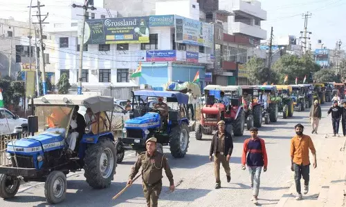 Haryana : गणतंत्र दिवस पर किसानों ने निकाला विरोध मार्च Haryana : गणतंत्र दिवस पर किसानों ने निकाला विरोध मार्च