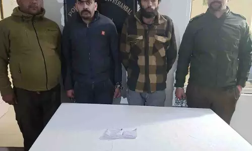 जम्मू-कश्मीर के उधमपुर में हेरोइन के साथ नर्सिंग सहायक समेत दो गिरफ्तार जम्मू-कश्मीर के उधमपुर में हेरोइन के साथ नर्सिंग सहायक समेत दो गिरफ्तार