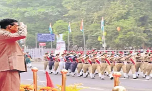 Odisha: राज्यपाल हरि बाबू कंभमपति ने फहराया तिरंगा Odisha: राज्यपाल हरि बाबू कंभमपति ने फहराया तिरंगा