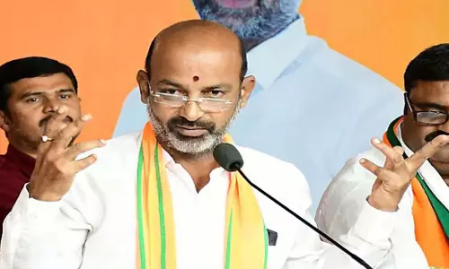 Telangana: केंद्रीय मंत्री बंदी संजय का दावा, गद्दार ने सैकड़ों भाजपा कार्यकर्ताओं की हत्या की Telangana: केंद्रीय मंत्री बंदी संजय का दावा, गद्दार ने सैकड़ों भाजपा कार्यकर्ताओं की हत्या की
