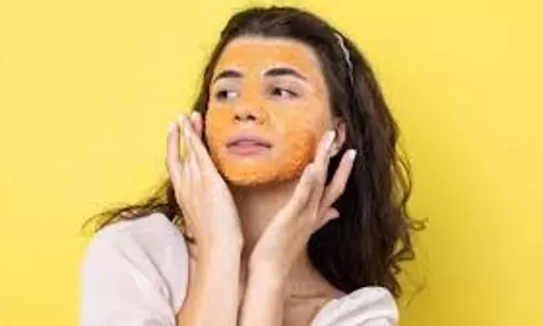 Skin Care: चेहरे पर तुरंत ग्लो लाने के लिए घर पर बनाएं ये सस्ता फेस पैक