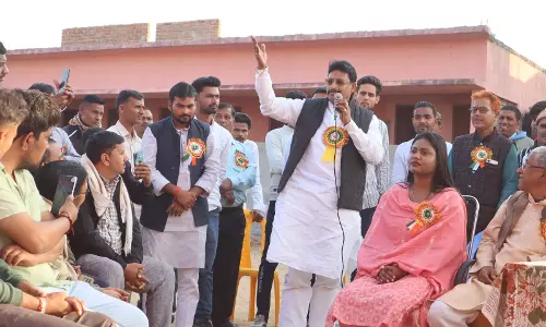 Gaya: भाषण के दौरान वजन अधिक होने के कारण अचानक से टूटा अभय कुशवाहा का मंच