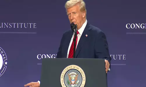 Trump ने हाउस रिपब्लिकन को संबोधित करते हुए मज़ाक किया Trump ने हाउस रिपब्लिकन को संबोधित करते हुए मज़ाक किया