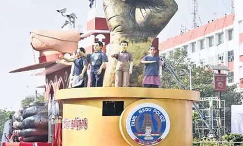 Tamil Nadu: तमिलनाडु के मुख्यमंत्री ने छात्रों को पुरस्कार प्रदान किये Tamil Nadu: तमिलनाडु के मुख्यमंत्री ने छात्रों को पुरस्कार प्रदान किये