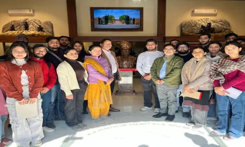 J&K: जम्मू विश्वविद्यालय के छात्रों ने अखनूर संग्रहालय का दौरा किया