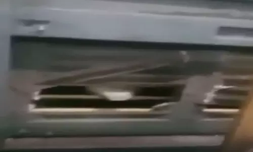 महाकुंभ जा रही ट्रेन पर हमला, मचा हड़कंप, दहशत में आ गए यात्री