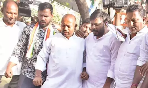 Telangana: पीसीसी प्रमुख ने बंदी की खोपड़ी हटाने की मांग की Telangana: पीसीसी प्रमुख ने बंदी की खोपड़ी हटाने की मांग की